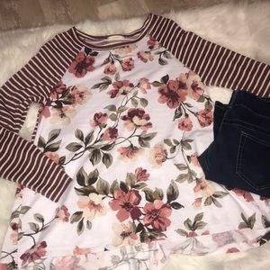 Boutique Floral Ruffle Top size Large